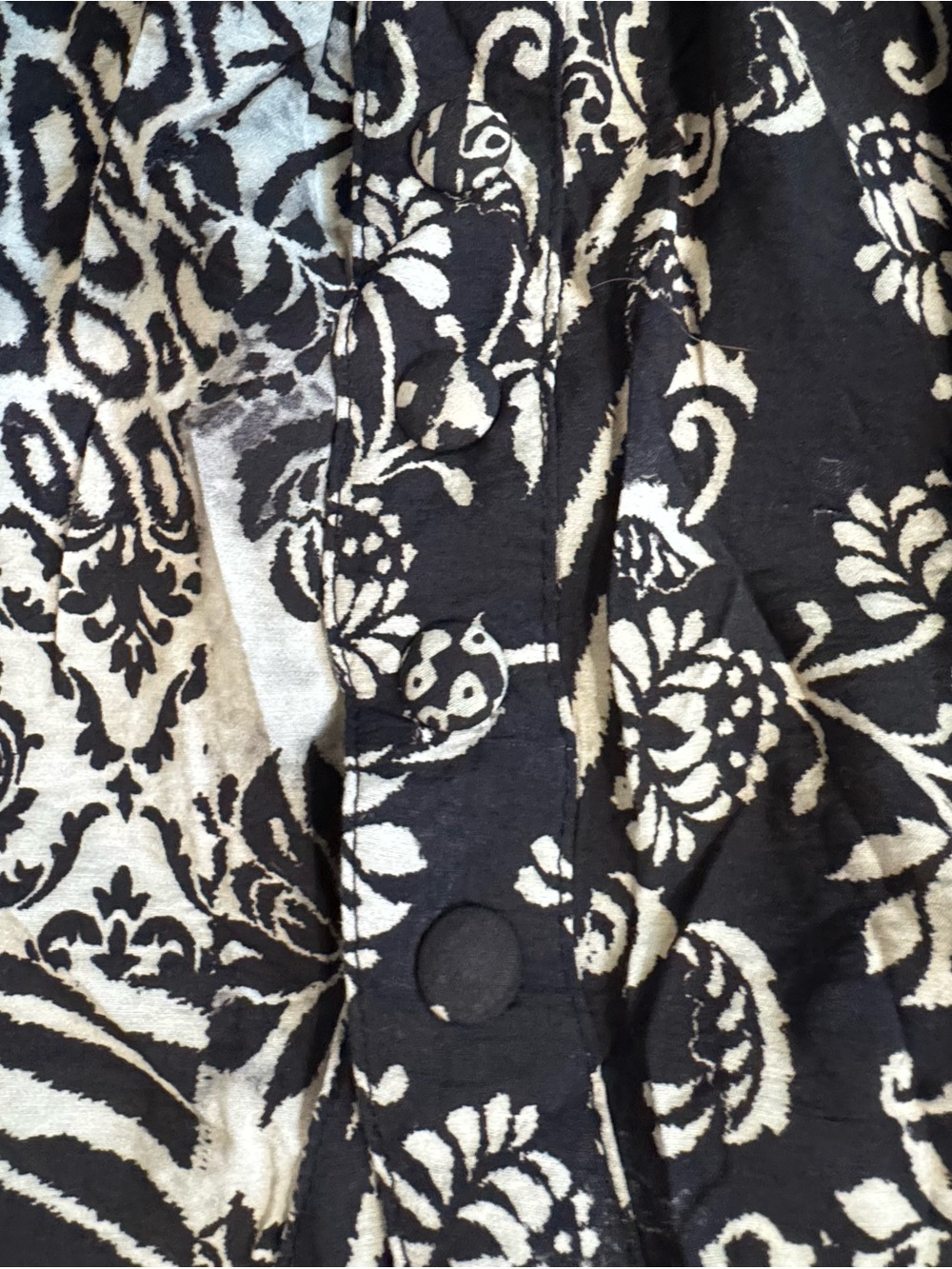 Skylar Rose Black & White Mixed-Print Long-sleeve Ruffle Romper, Medium - Picture 6 of 6